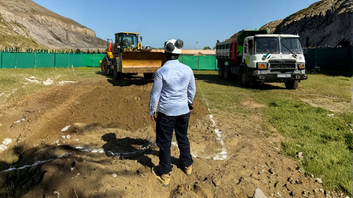 Supervisión directa en armado estructural de piscina en Piura